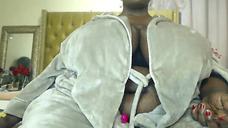 Black Mature Woman Booty Flashing and Boobs Tease