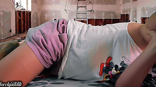 Filipina MILF Waiting for Workers Under Construction Room