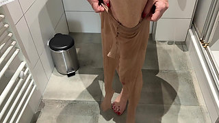 Mrs Mature Feet in big Granny Pants and Pantyhose 451