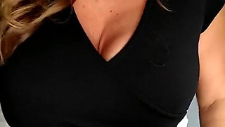 I love to dance. Have a happy Thursday！