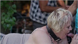 Blonde With Huge Ass Doesnt Mind To Cheat On Her Husband With 2 Strangers In Public