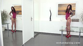 Pulsating rivulets by moist and pissy