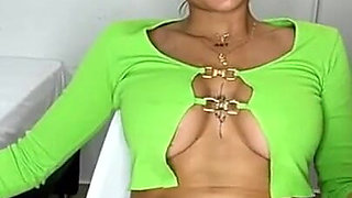 Latian Big Boobs Sexy Bitch Masturbation in Camera