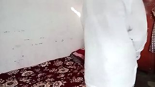 Hot Aunty Seduces Servant Alone - Anal Fucking & Big Boobs Sex in Hindi