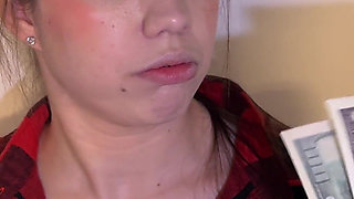 Delivery Girl Agreed to Test My Dick with Her Cunt