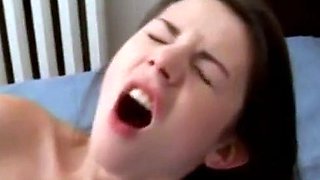 Etudiante poilue - Porno amateur avec une belle fille arabe