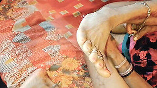 Bhabhi Had Fun in the Bedroom and Released Her Pussy Juice