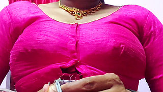 Hot and Sexy Aunty Apne Boobs