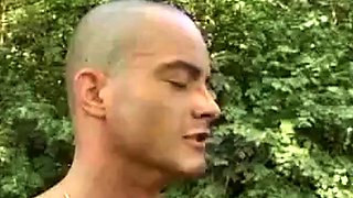 Outdoor Amateur Sex with Asian Beauty