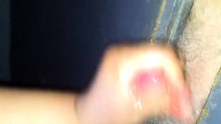 Svenska Hustruns Glory Hole Handjob