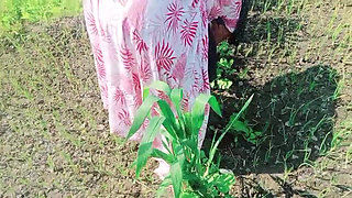 Desi Bhabhi was fucked in the fields