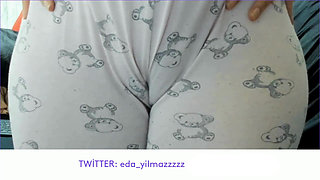 CAMELTOE- SWOLLEN PUSSY- RUBBING PUSSY WITH PAJAMA