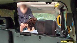 Mih Ninfetinha’s Brazilian Heat in Taxi Seduction