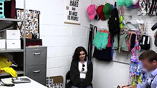 Shoplyfter - Curvy Babe With Perfect Round Booty Makes A