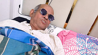 An Old Man Had Intense Sexual Activity Involving Licking and Kising with a Young Woman and Three Young Friends Foursome Gangsex
