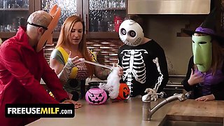 Dirty Sophia's fetish scene