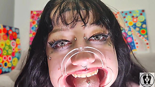 Bimbo Curvy Girl Mouth Tongue Fetish