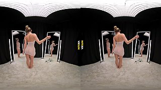 Kate Mur delivers bikini play in sensual striptease