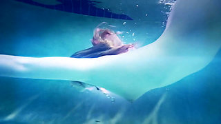 Sunny Lane sucks cock underwater