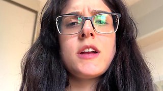 Glassed up nerdy stepmom jerks my dick off and ruins my orgasm