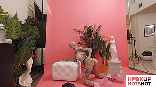 Bts - Inked Beauty Sasha Beart Prepares for a Flirty Photo Session