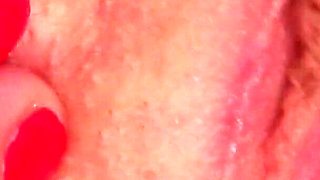 18yo Mia Hilton gapes and wanks her perfect pussy