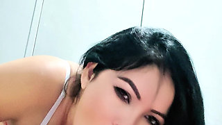 Busty Stepmom and Horny Stepson Alone at Home Share the Same Bed, Hot Girl Makes a Surprise and Accidentally Loves Her Pussy