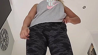 Beth Bennett - Facesitting Panty Stuffing