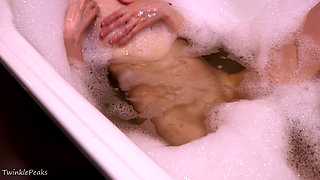 Bubble Bath Playtime: Pee, Queefs & Pussy Fountain