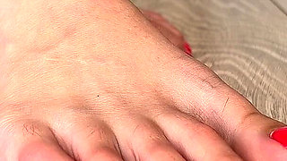 Cruel Giantess-executrix Steps on Pretending Tiny Man