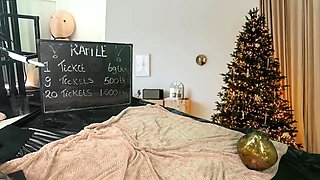 Cute amateur webcam teen girl toying pussy on webcam