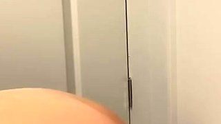 Amateur milf with big ass makes herself cum