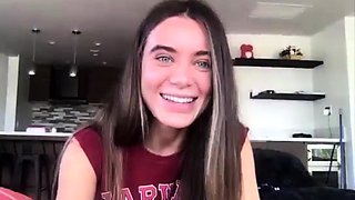 Natural brunette solo toying