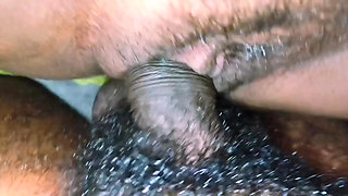 Green saree wali Pregnant madhu chut chudwane ke liye bechain thi husband ne chut me fingaring kar ke madhu rani ka chudai kiya