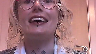 Sexy Realtor Desperate to Make the Sale