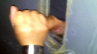 Svenska Hustruns Glory Hole Handjob