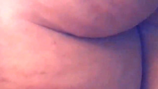Mature feet posing and close up feet worship