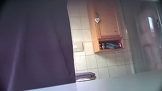 girlfriend Lilly piss and shower