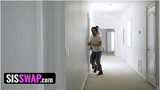 Hot Besties Caught Their Horny Stepbrothers Sneaking On Them As They Shower With Minxx Marley, Robby Echo And Haley Spades