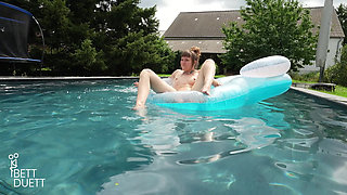 Uncut - Pool Masturbation on Vacation!!