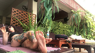 Smoking Fetish & Feet Outdors