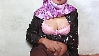 Hijab Transgender princess Gargles A Fake penis And Milking