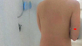 Spinny Duckyy Gets Clean