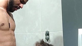 o cara ficou me olhando durante o treino levei ele pro