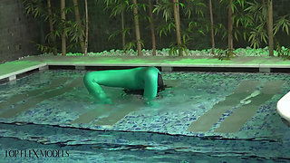 Surprise in the Hotel Pool