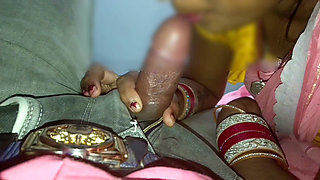 Sister-in-law sucked brother-in-law's cock on the train and took out water from brother-in-law's penis for the first time in a moving train.