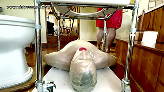 Dominatrix mistress April - Slaves morning duties