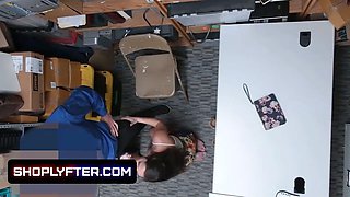 Nice teen Geneva King banged by lp officer