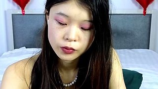 Brunette Solo Webcam Masturbation