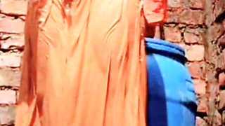 Mms Bhabhi Shares Nude Video While Taking Bath